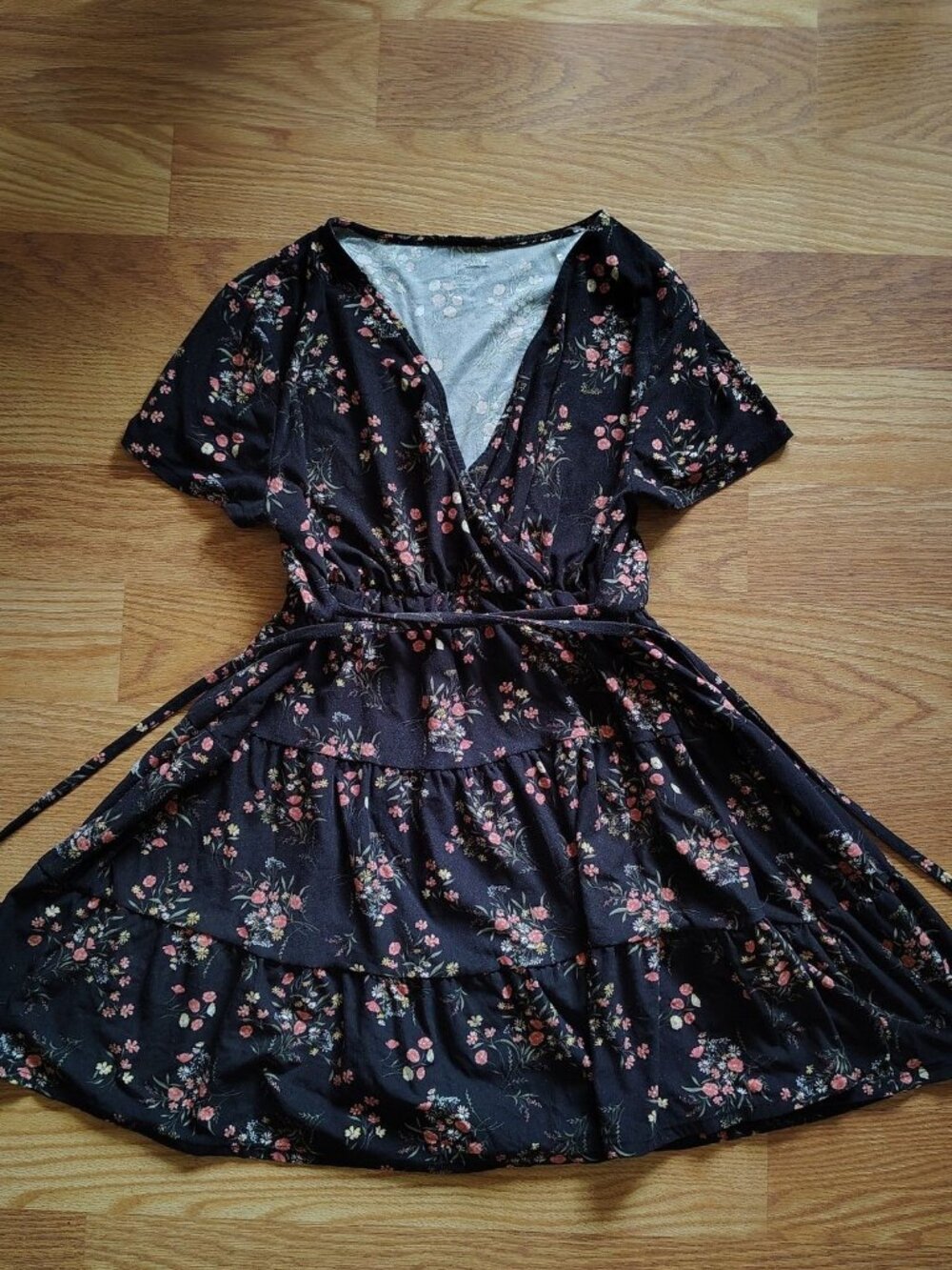 NOBO Women's XL (15-17) Black Floral Print Short Sleeve Wrap Tiered Mini Dress